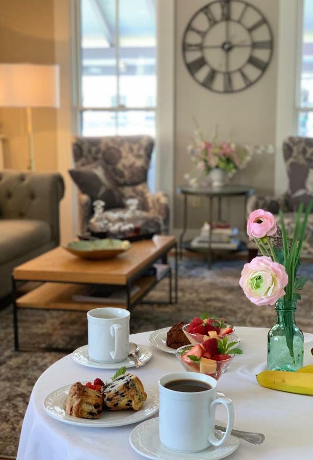 The Oak Bluffs Inn エクステリア 写真